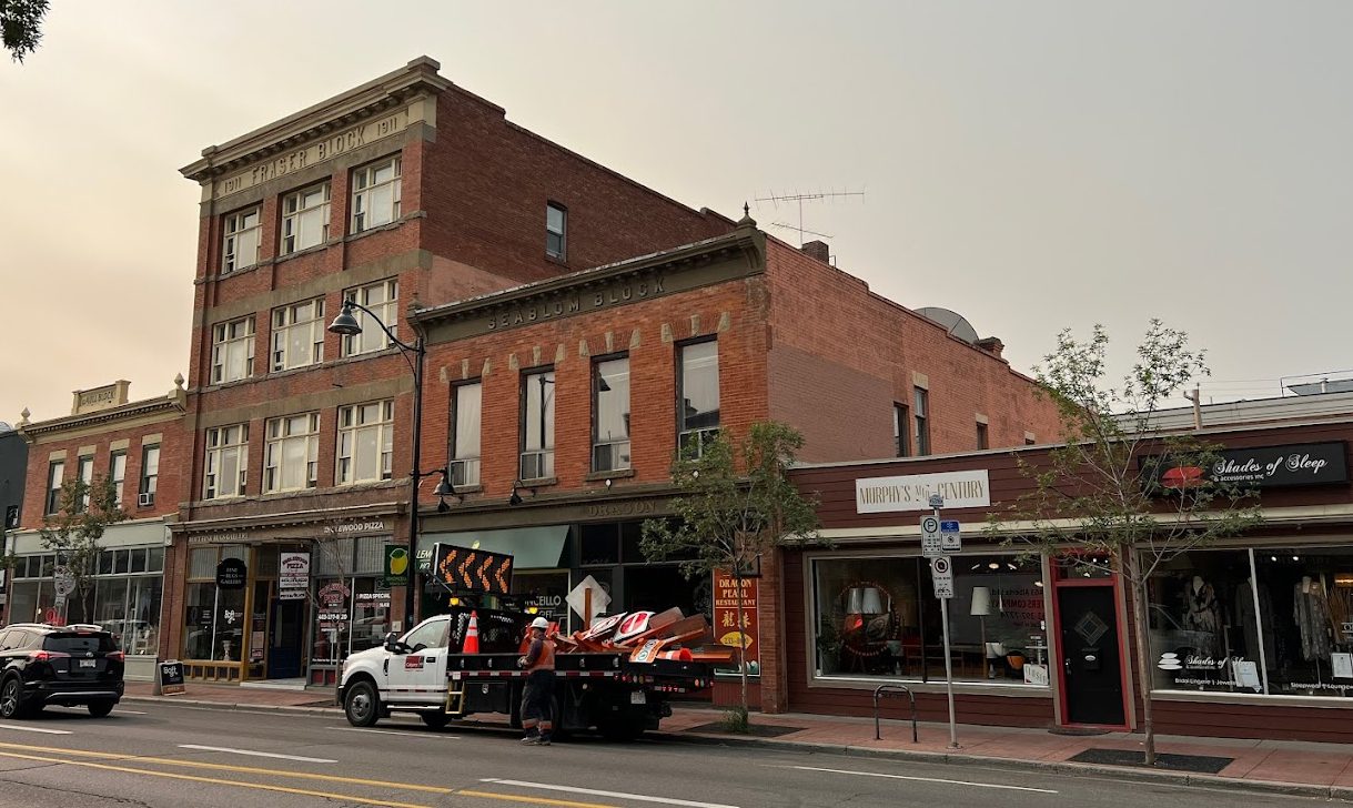 store exterior1 Traditional rugs
